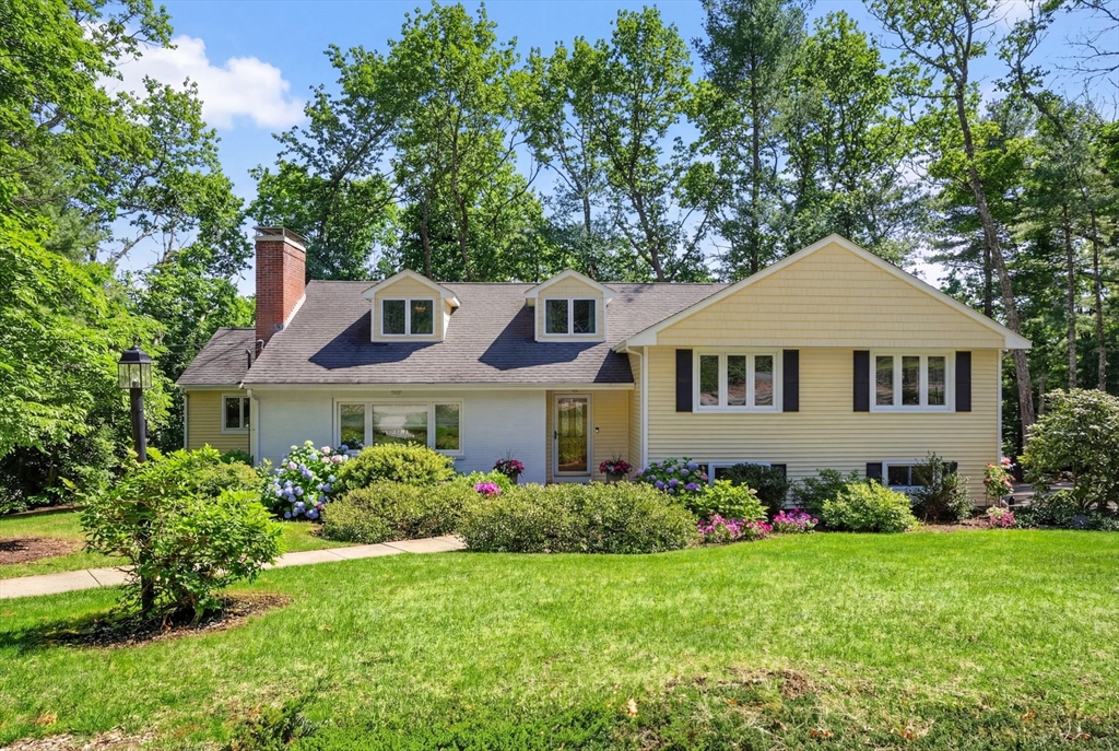 33 Algonquin Rd, Canton, Massachusetts, 4 Bedrooms Bedrooms, 10 Rooms Rooms,2.5 BathroomsBathrooms,Residential,For Sale,Algonquin Rd,73499650