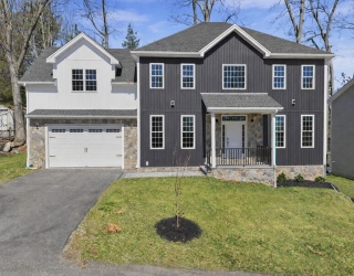 6 Barrows Rd, Worcester, Massachusetts, 4 Bedrooms Bedrooms, 6 Rooms Rooms,2.5 BathroomsBathrooms,Residential,For Sale,Barrows Rd,73499659