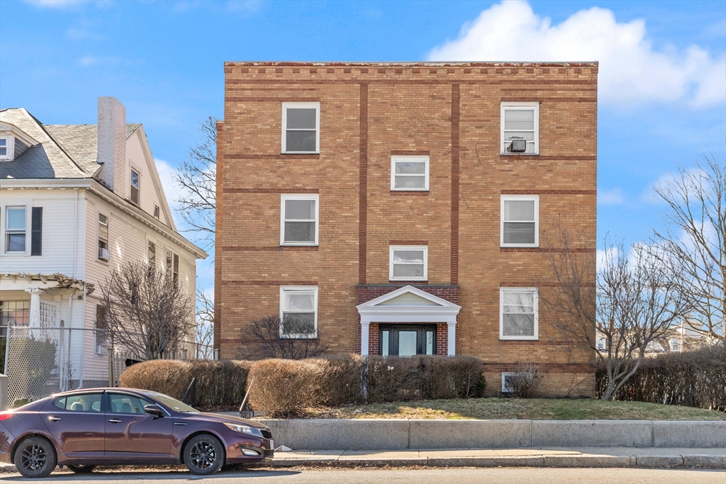 31 Chestnut St, Worcester, Massachusetts, 2 Bedrooms Bedrooms, 5 Rooms Rooms,1 BathroomBathrooms,Residential,For Sale,Chestnut St,73499370