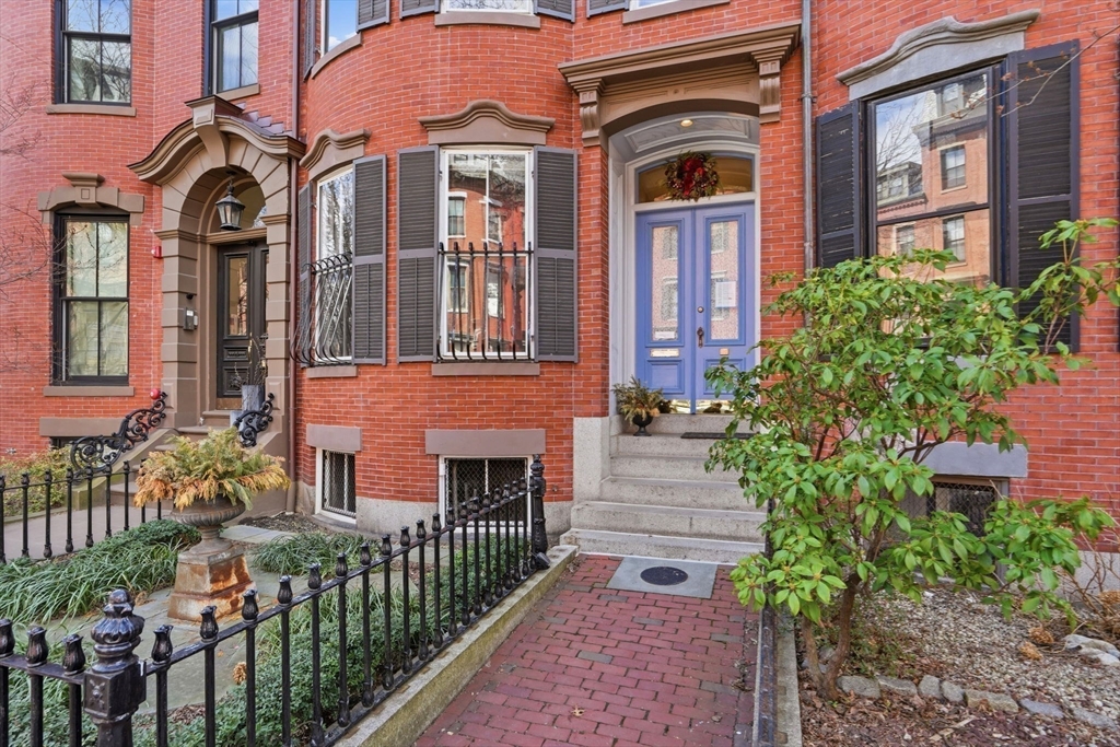 150 W Concord St., Boston, Massachusetts, 4 Bedrooms Bedrooms, 6 Rooms Rooms,2 BathroomsBathrooms,Residential Lease,For Rent,W Concord St.,73499684