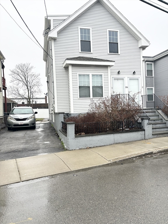 156 Bow Street, Everett, Massachusetts, 4 Bedrooms Bedrooms, 6 Rooms Rooms,1 BathroomBathrooms,Residential Lease,For Rent,Bow Street,73499691