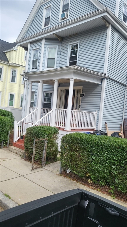 33 Speedwell St, Boston, Massachusetts, 5 Bedrooms Bedrooms, 8 Rooms Rooms,2.5 BathroomsBathrooms,Residential Lease,For Rent,Speedwell St,73499694