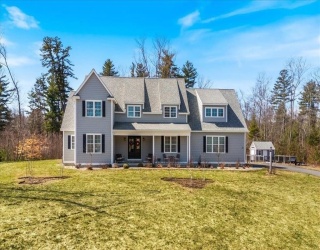 24 Brady Cir, Plaistow, New Hampshire, 4 Bedrooms Bedrooms, 9 Rooms Rooms,2.5 BathroomsBathrooms,Residential,For Sale,Brady Cir,73499711