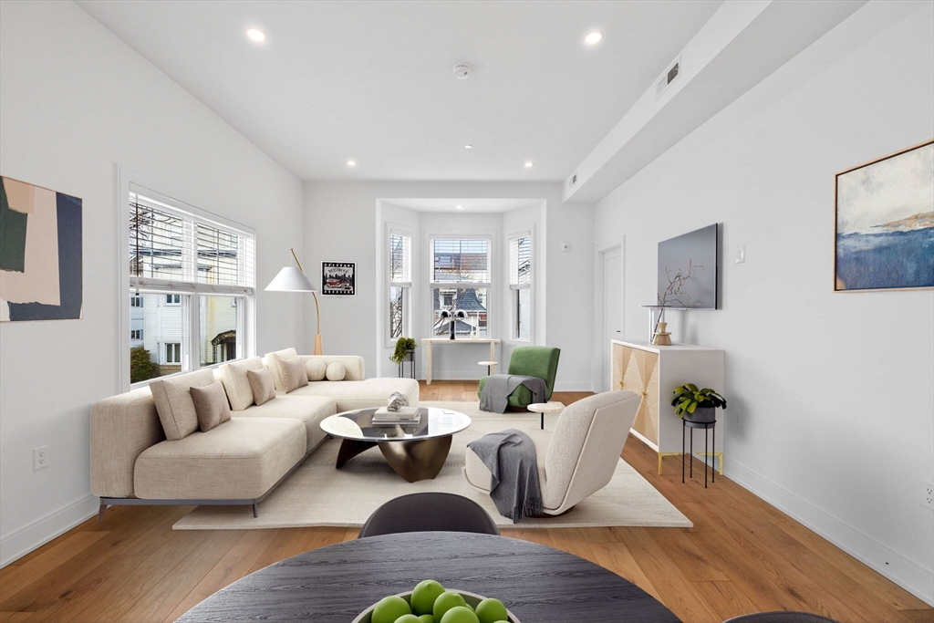 157 Princeton St, Boston, Massachusetts, 2 Bedrooms Bedrooms, 4 Rooms Rooms,2 BathroomsBathrooms,Residential,For Sale,Princeton St,73499718