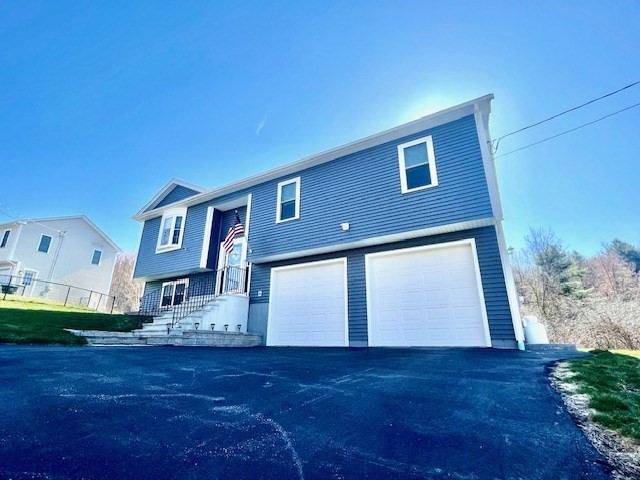 4 Valley View Dr, Spencer, Massachusetts, 3 Bedrooms Bedrooms, 7 Rooms Rooms,2.5 BathroomsBathrooms,Residential,For Sale,Valley View Dr,73499563