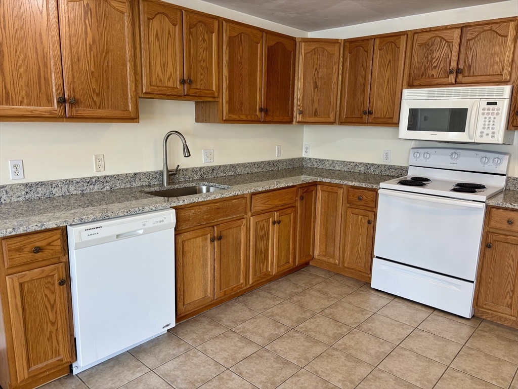 1282 Commercial St, Weymouth, Massachusetts, 1 Bedroom Bedrooms, 3 Rooms Rooms,1 BathroomBathrooms,Residential Lease,For Rent,Commercial St,73499723