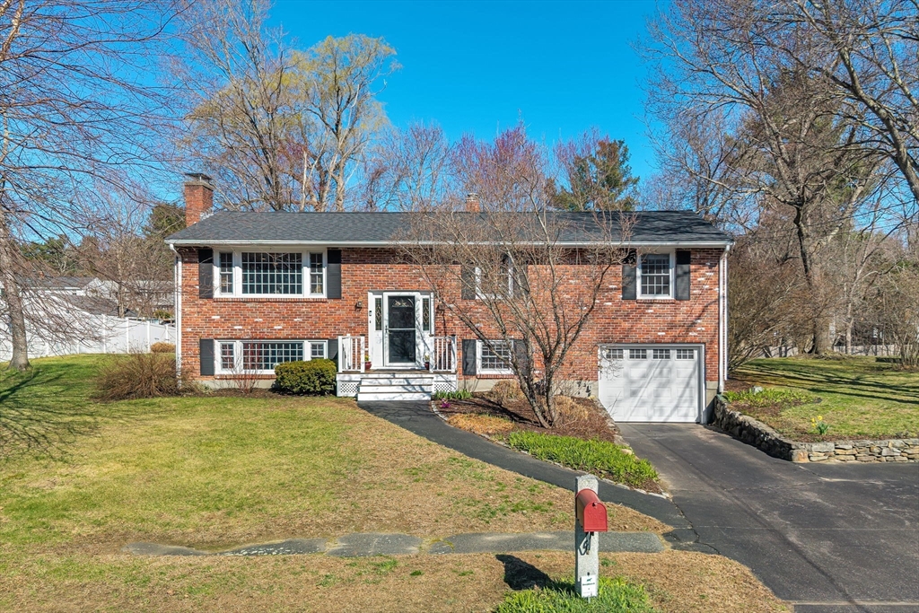 154 Holly Lane, Holliston, Massachusetts, 4 Bedrooms Bedrooms, 9 Rooms Rooms,3 BathroomsBathrooms,Residential,For Sale,Holly Lane,73499566