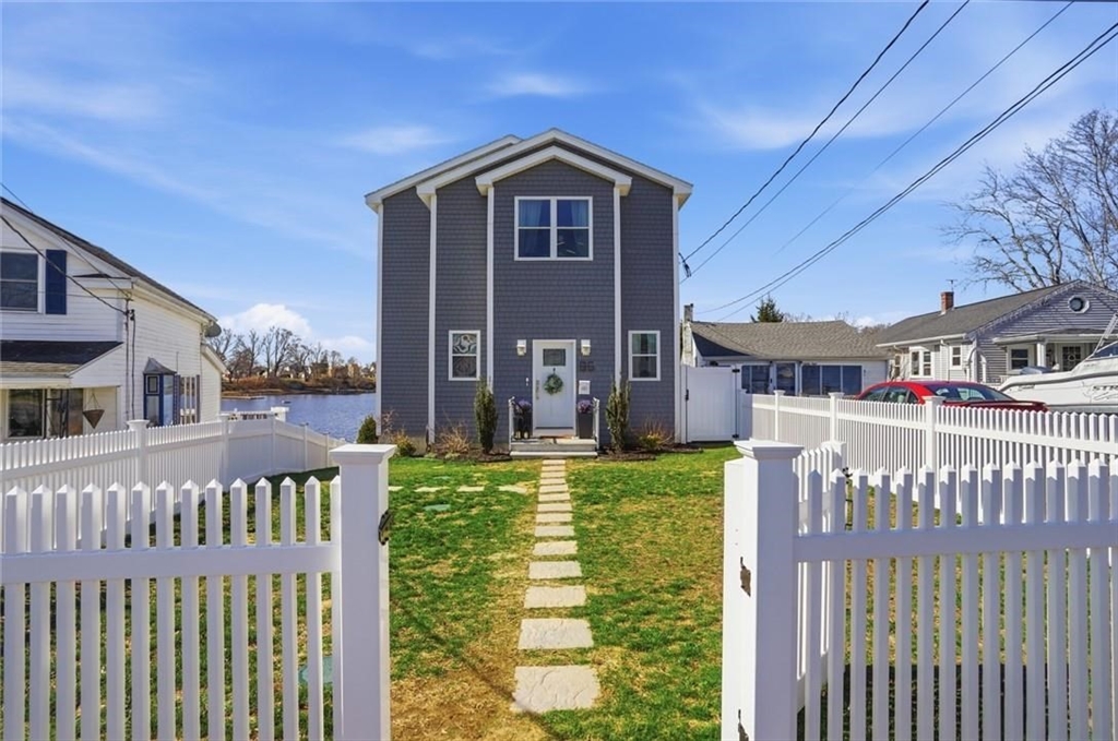 86 Ocean View Ave, Swansea, Massachusetts, 2 Bedrooms Bedrooms, 6 Rooms Rooms,3.5 BathroomsBathrooms,Residential,For Sale,Ocean View Ave,73498539