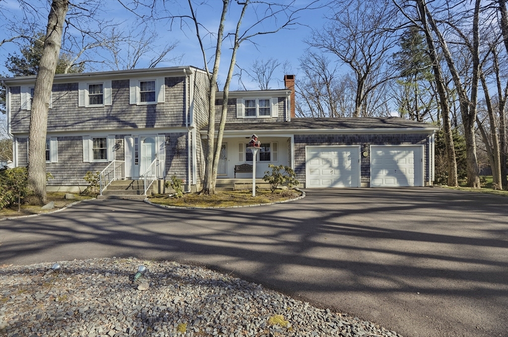 54 Sagamore Road, Seekonk, Massachusetts, 4 Bedrooms Bedrooms, 9 Rooms Rooms,1.5 BathroomsBathrooms,Residential,For Sale,Sagamore Road,73499770