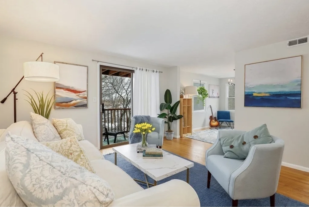 25 Rockland Street, Boston, Massachusetts, 2 Bedrooms Bedrooms, 4 Rooms Rooms,1.5 BathroomsBathrooms,Residential Lease,For Rent,Rockland Street,73499769