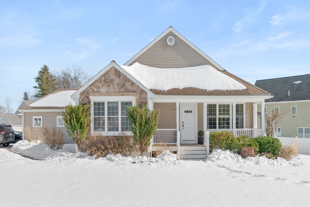 3 Parkview Ln, Brockton, Massachusetts, 5 Bedrooms Bedrooms, 8 Rooms Rooms,3 BathroomsBathrooms,Residential,For Sale,Parkview Ln,73499561