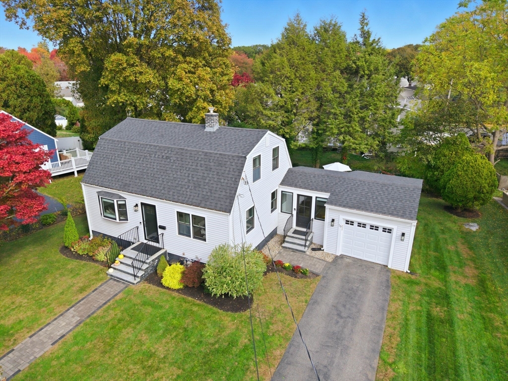 16 Beebe Lane, Wakefield, Massachusetts, 3 Bedrooms Bedrooms, 6 Rooms Rooms,1.5 BathroomsBathrooms,Residential,For Sale,Beebe Lane,73487571