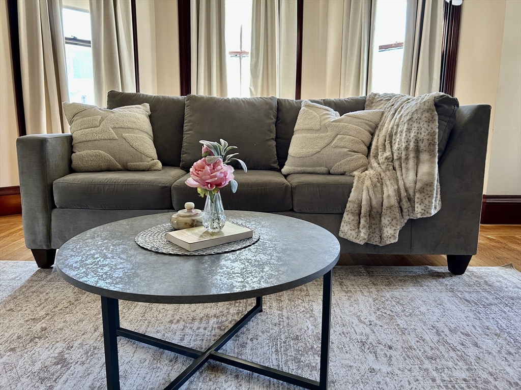 25 Harley Street, Boston, Massachusetts, 1 Bedroom Bedrooms, 4 Rooms Rooms,1 BathroomBathrooms,Residential Lease,For Rent,Harley Street,73422756