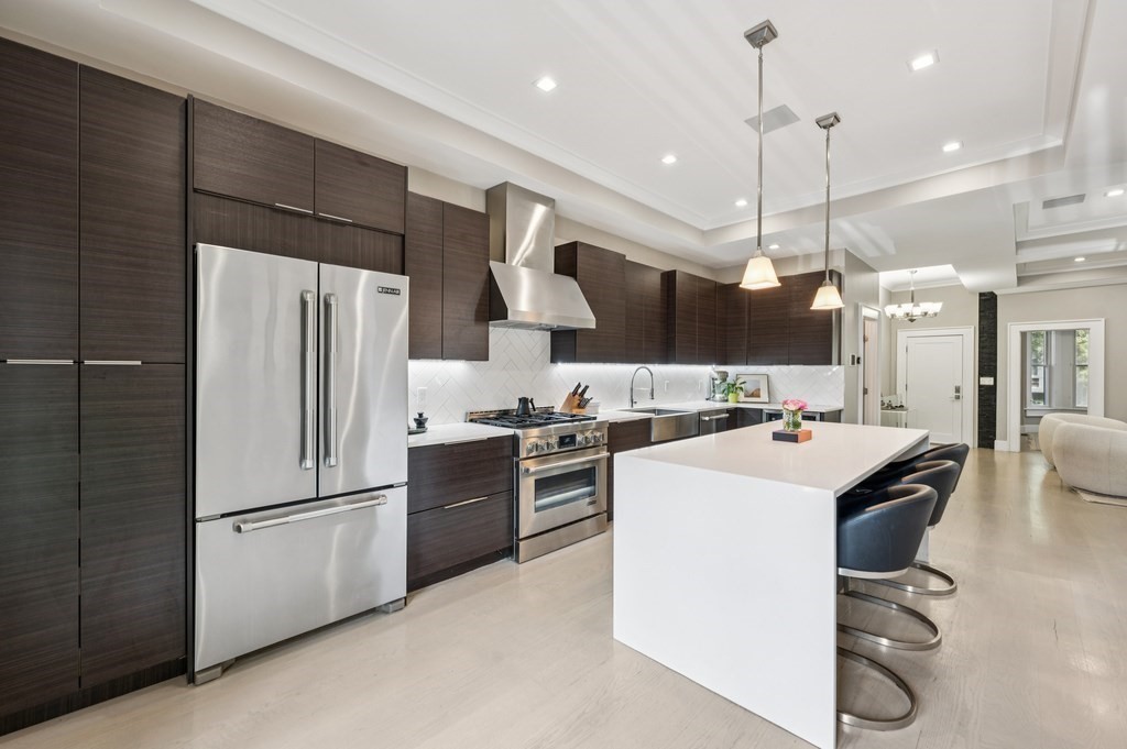 27 Mercer St, Boston, Massachusetts, 2 Bedrooms Bedrooms, 5 Rooms Rooms,2.5 BathroomsBathrooms,Residential,For Sale,Mercer St,73482394