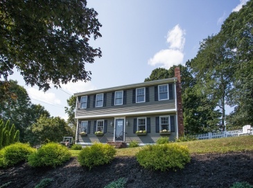 6 Pilgrim Heights, Beverly, Massachusetts, 4 Bedrooms Bedrooms, 9 Rooms Rooms,2.5 BathroomsBathrooms,Residential,For Sale,Pilgrim Heights,73480134