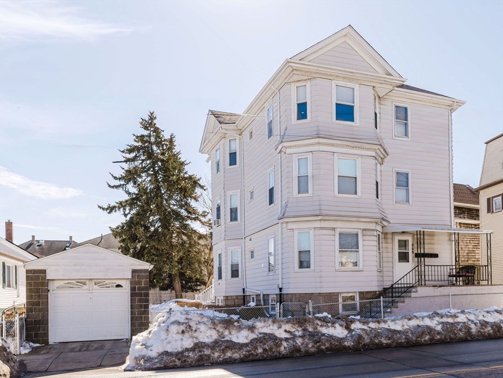 869 Bedford St, Fall River, Massachusetts, 8 Bedrooms Bedrooms, 15 Rooms Rooms,3 BathroomsBathrooms,Residential Income,For Sale,Bedford St,73481135