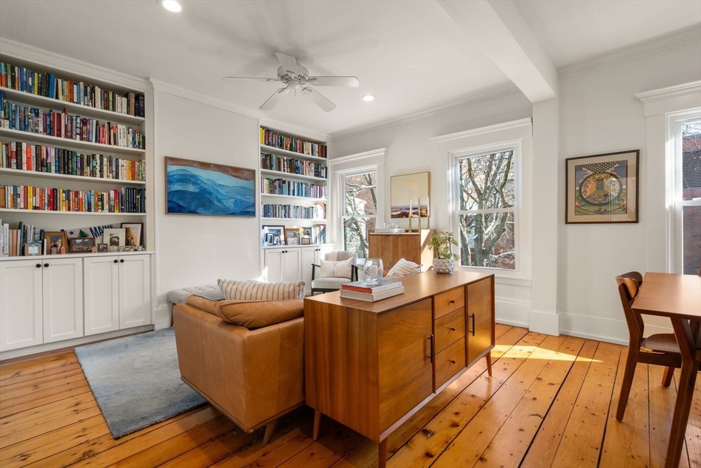 114 Elm St, Boston, Massachusetts, 3 Bedrooms Bedrooms, 5 Rooms Rooms,2 BathroomsBathrooms,Residential,For Sale,Elm St,73474222