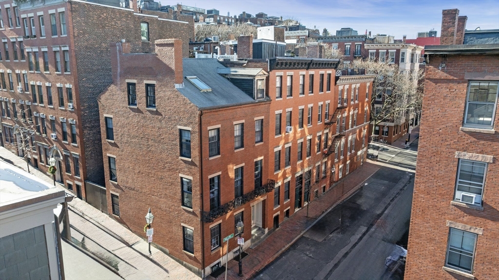 4 Phillips, Boston, Massachusetts, 2 Bedrooms Bedrooms, 4 Rooms Rooms,1 BathroomBathrooms,Residential,For Sale,Phillips,73481605