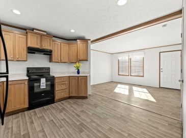 200 North St, Danvers, Massachusetts, 2 Bedrooms Bedrooms, 5 Rooms Rooms,2 BathroomsBathrooms,Residential,For Sale,North St,73496907