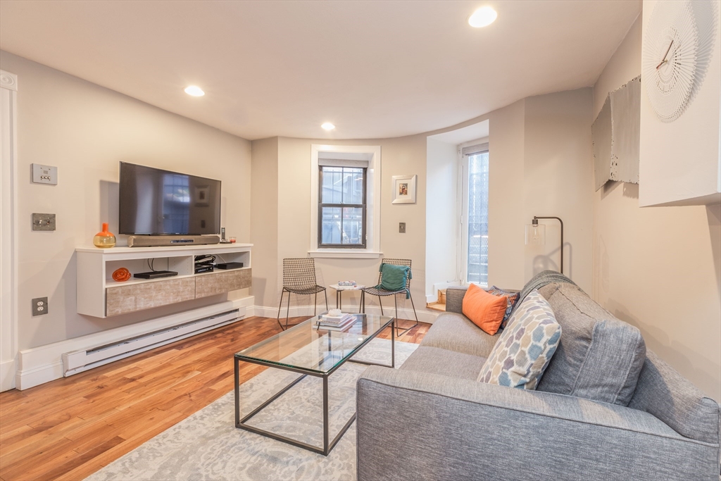 529 Columbus Avenue, Boston, Massachusetts, 1 Bedroom Bedrooms, 4 Rooms Rooms,1 BathroomBathrooms,Residential Lease,For Rent,Columbus Avenue,73499837