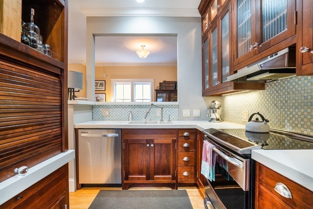 381 Huron Ave, Cambridge, Massachusetts, 3 Bedrooms Bedrooms, 4 Rooms Rooms,2.5 BathroomsBathrooms,Residential Lease,For Rent,Huron Ave,73499925