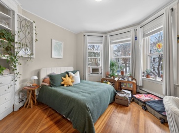 805 Washington Street, Brookline, Massachusetts, 3 Bedrooms Bedrooms, 6 Rooms Rooms,1 BathroomBathrooms,Residential Lease,For Rent,Washington Street,73499868
