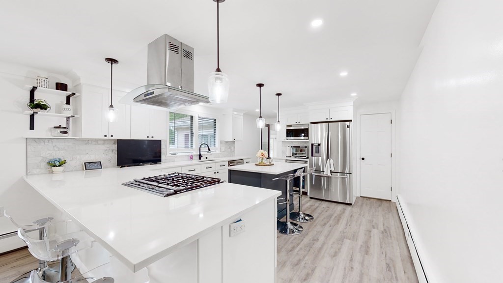 9 Gaywood Cir, Methuen, Massachusetts, 4 Bedrooms Bedrooms, 8 Rooms Rooms,2.5 BathroomsBathrooms,Residential,For Sale,Gaywood Cir,73499877