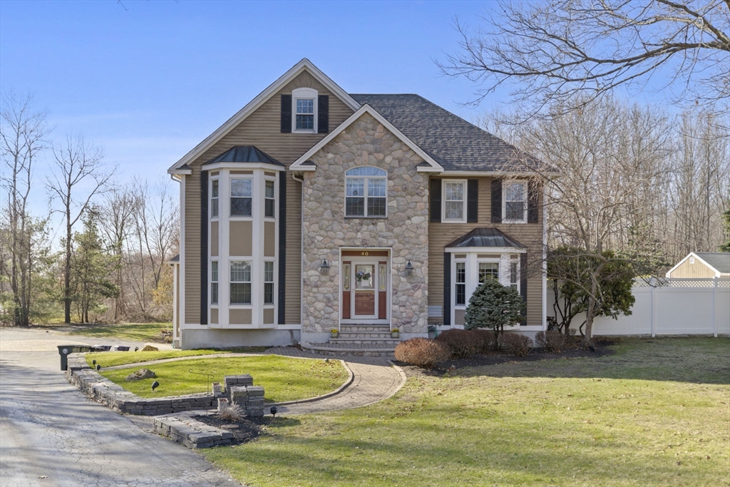 40 Fiorenza Dr, Wilmington, Massachusetts, 6 Bedrooms Bedrooms, 12 Rooms Rooms,4 BathroomsBathrooms,Residential,For Sale,Fiorenza Dr,73499840