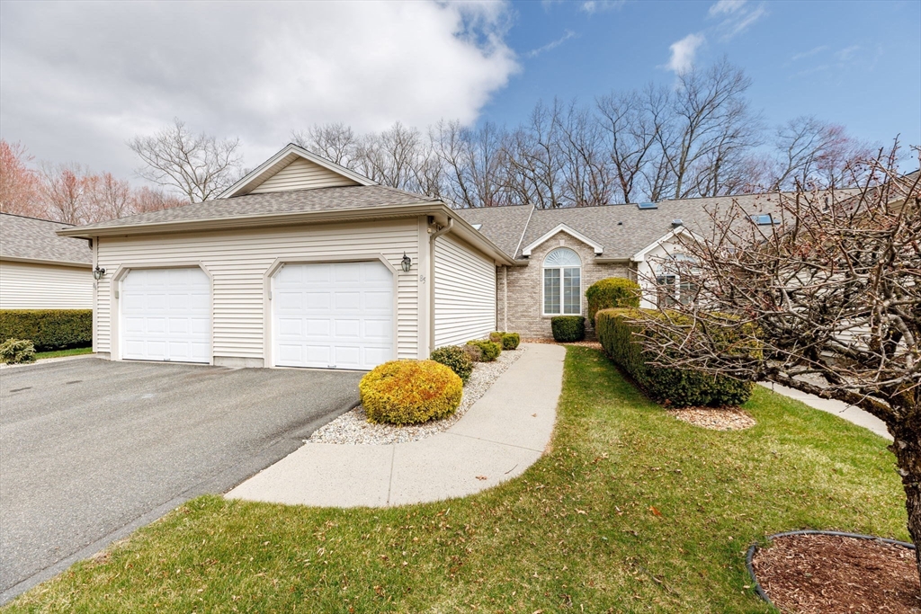 85 Pine Grove Dr, South Hadley, Massachusetts, 2 Bedrooms Bedrooms, 5 Rooms Rooms,2 BathroomsBathrooms,Residential,For Sale,Pine Grove Dr,73499896