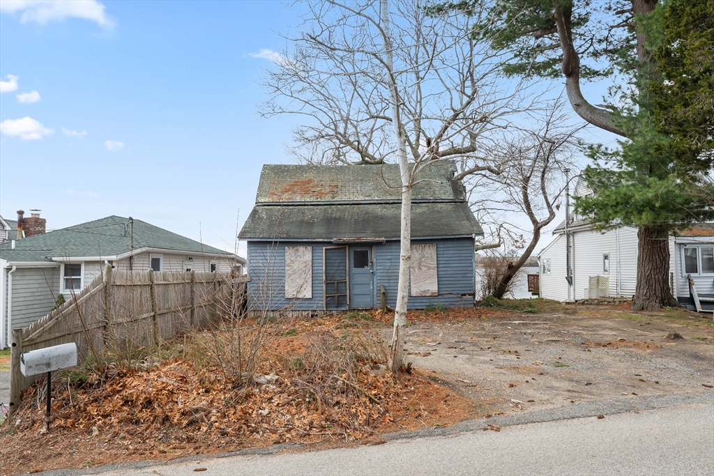 15 Ocean Ave, Halifax, Massachusetts, 3 Bedrooms Bedrooms, 8 Rooms Rooms,0.5 BathroomBathrooms,Residential,For Sale,Ocean Ave,73499911