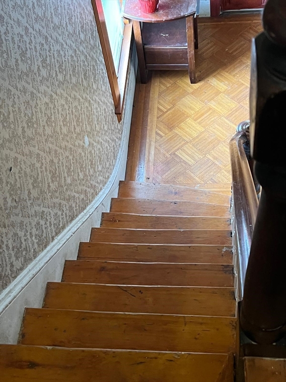 44 Cedar St, Lynn, Massachusetts, 2 Bedrooms Bedrooms, 5 Rooms Rooms,1 BathroomBathrooms,Residential Lease,For Rent,Cedar St,73499919