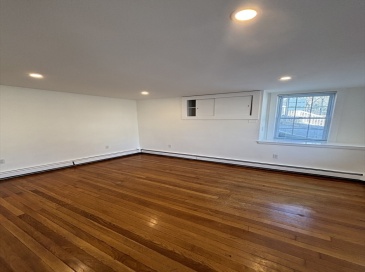 79 Pleasant Street, Stoneham, Massachusetts, 3 Rooms Rooms,1 BathroomBathrooms,Residential Lease,For Rent,Pleasant Street,73499935
