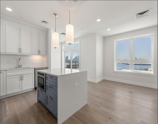 301 Border St., Boston, Massachusetts, 2 Bedrooms Bedrooms, 4 Rooms Rooms,2 BathroomsBathrooms,Residential Lease,For Rent,Border St.,73499954