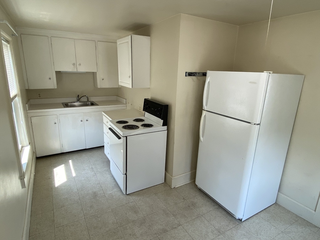 114 King Street, Northampton, Massachusetts, 1 Bedroom Bedrooms, 2 Rooms Rooms,1 BathroomBathrooms,Residential Lease,For Rent,King Street,73499955