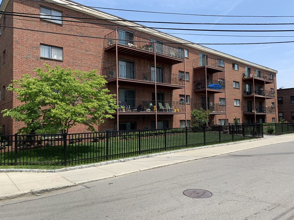 26 Waverly Street, Boston, Massachusetts, 1 Bedroom Bedrooms, 4 Rooms Rooms,1 BathroomBathrooms,Residential,For Sale,Waverly Street,73499923