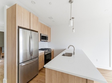 1035 Commonwealth Ave, Boston, Massachusetts, 3 Bedrooms Bedrooms, 4 Rooms Rooms,2 BathroomsBathrooms,Residential Lease,For Rent,Commonwealth Ave,73499994