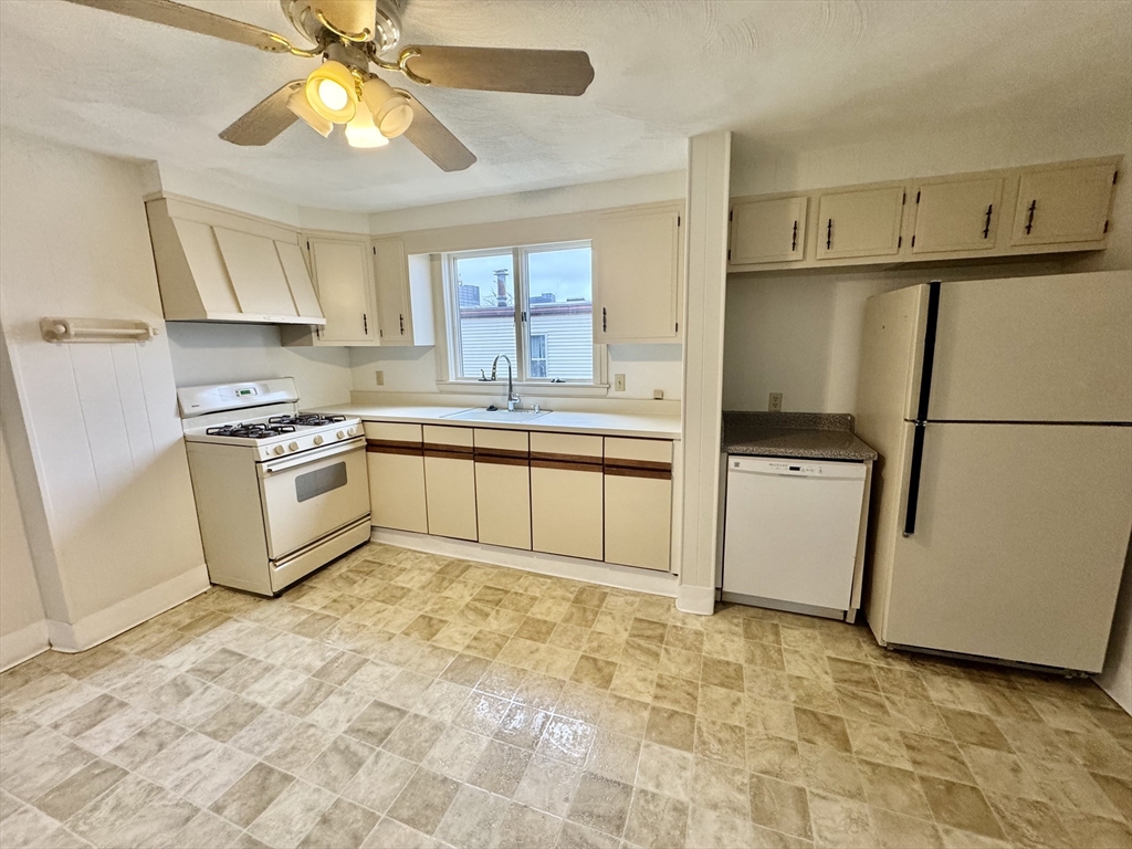 720 Cambridge Street, Cambridge, Massachusetts, 1 Bedroom Bedrooms, 4 Rooms Rooms,1 BathroomBathrooms,Residential Lease,For Rent,Cambridge Street,73473325