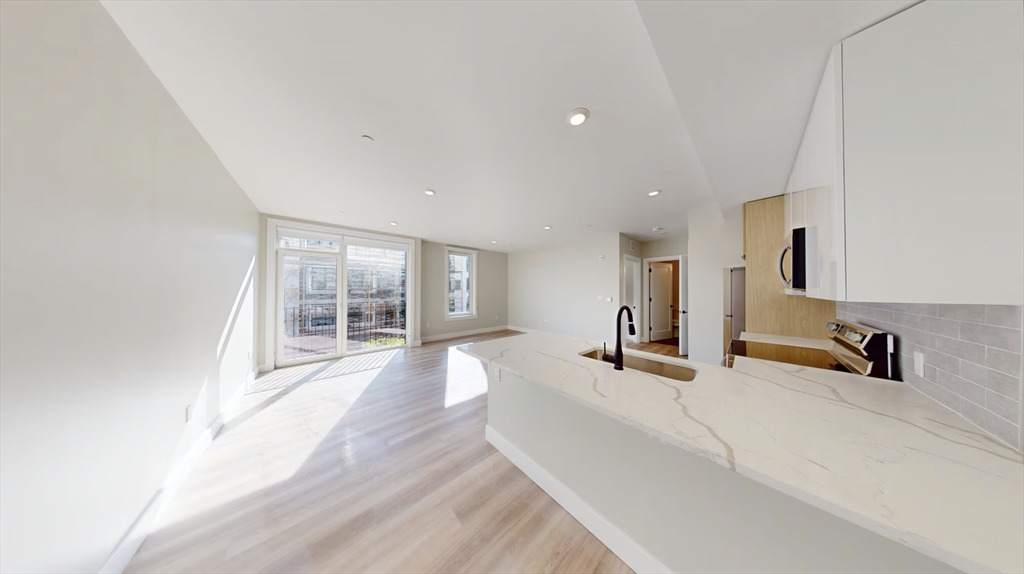 211 Green St., Boston, Massachusetts, 1 Bedroom Bedrooms, 4 Rooms Rooms,1 BathroomBathrooms,Residential Lease,For Rent,Green St.,73500044