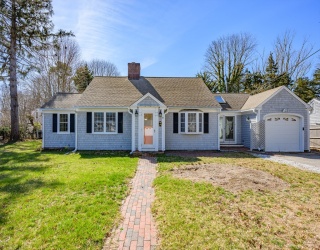129 Park Ave, Barnstable, Massachusetts, 2 Bedrooms Bedrooms, 5 Rooms Rooms,2 BathroomsBathrooms,Residential,For Sale,Park Ave,73500069