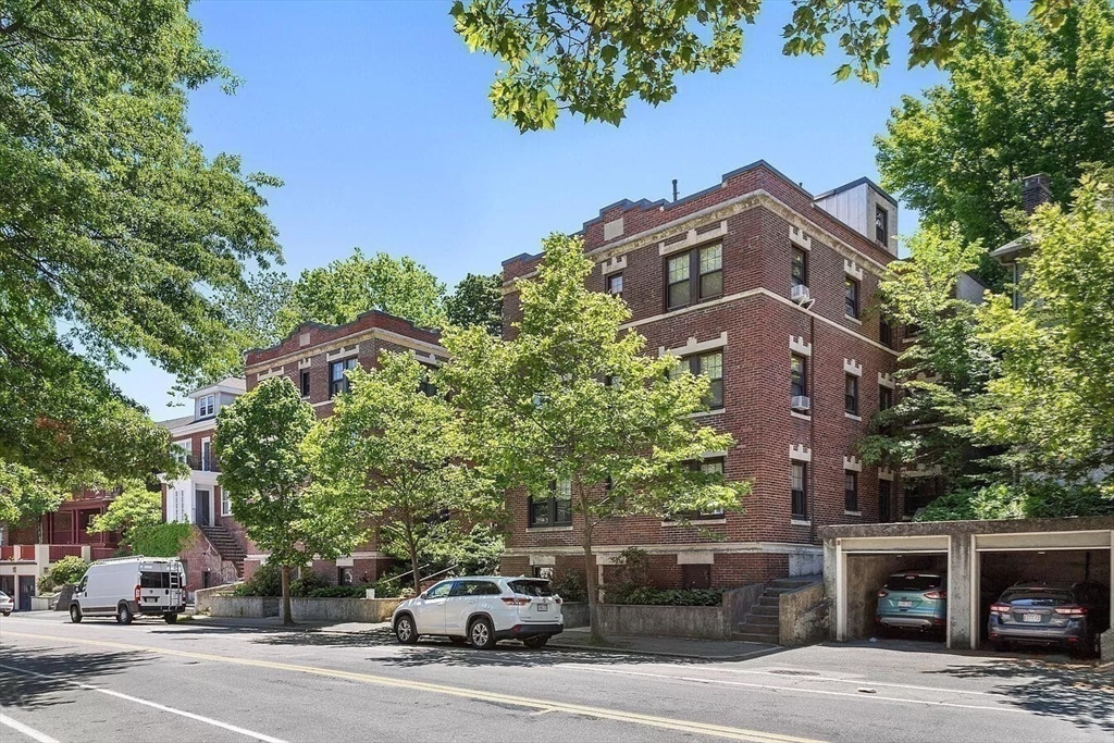 586 Washington Street, Brookline, Massachusetts, 1 Bedroom Bedrooms, 3 Rooms Rooms,1 BathroomBathrooms,Residential Lease,For Rent,Washington Street,73500079