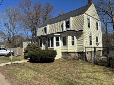 129 Commercial St, Whitman, Massachusetts, 3 Bedrooms Bedrooms, 6 Rooms Rooms,2 BathroomsBathrooms,Residential,For Sale,Commercial St,73499980