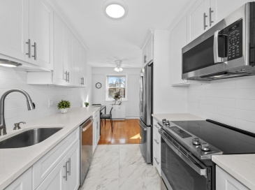 131 Sewall Ave, Brookline, Massachusetts, 1 Bedroom Bedrooms, 3 Rooms Rooms,1 BathroomBathrooms,Residential Lease,For Rent,Sewall Ave,73500114