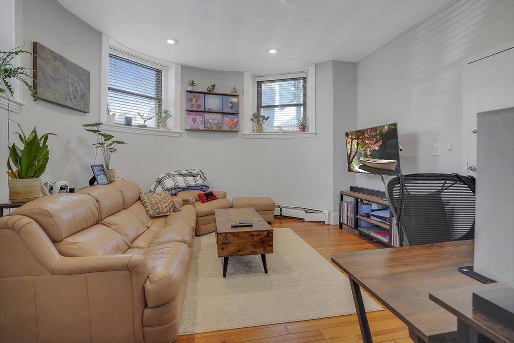 344 Harvard St, Brookline, Massachusetts, 1 Bedroom Bedrooms, 3 Rooms Rooms,1 BathroomBathrooms,Residential Lease,For Rent,Harvard St,73500142