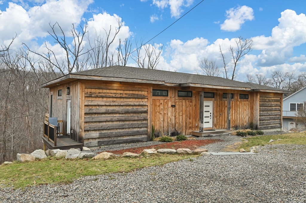 22 Woodbury St, Gloucester, Massachusetts, 2 Bedrooms Bedrooms, 5 Rooms Rooms,2 BathroomsBathrooms,Residential,For Sale,Woodbury St,73494721