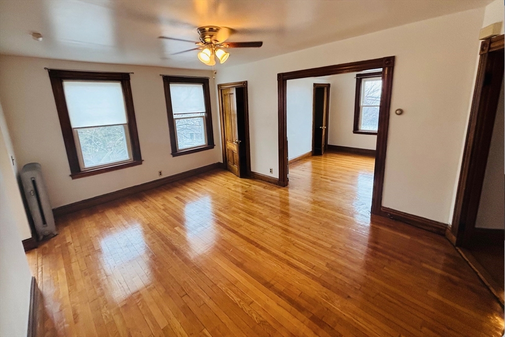 23 Munroe St, Somerville, Massachusetts, 3 Bedrooms Bedrooms, 6 Rooms Rooms,1 BathroomBathrooms,Residential Lease,For Rent,Munroe St,73500193