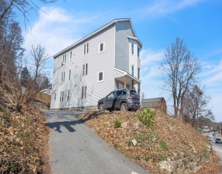 1442 Main St, Worcester, Massachusetts, 3 Bedrooms Bedrooms, 6 Rooms Rooms,1 BathroomBathrooms,Residential Lease,For Rent,Main St,73500226
