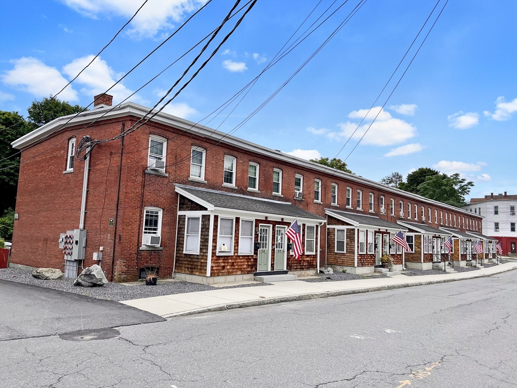 64 Grove Street, Clinton, Massachusetts, 3 Bedrooms Bedrooms, 6 Rooms Rooms,2 BathroomsBathrooms,Residential Lease,For Rent,Grove Street,73500227