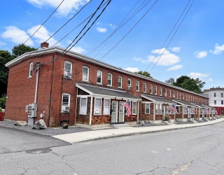 64 Grove Street, Clinton, Massachusetts, 3 Bedrooms Bedrooms, 6 Rooms Rooms,2 BathroomsBathrooms,Residential Lease,For Rent,Grove Street,73500227