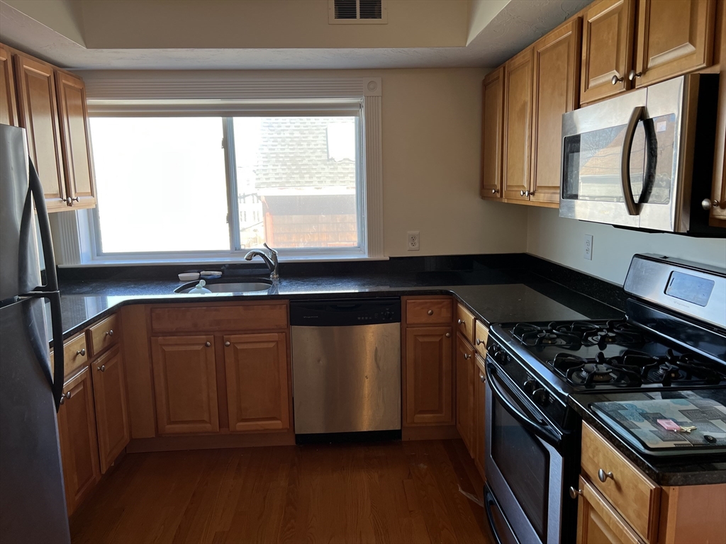 144 Washington Street, Peabody, Massachusetts, 1 Bedroom Bedrooms, 3 Rooms Rooms,1 BathroomBathrooms,Residential Lease,For Rent,Washington Street,73490824