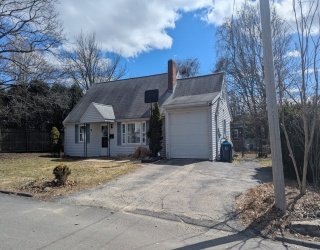 17 Janet Cir, Shrewsbury, Massachusetts, 3 Bedrooms Bedrooms, 6 Rooms Rooms,1 BathroomBathrooms,Residential Lease,For Rent,Janet Cir,73477209